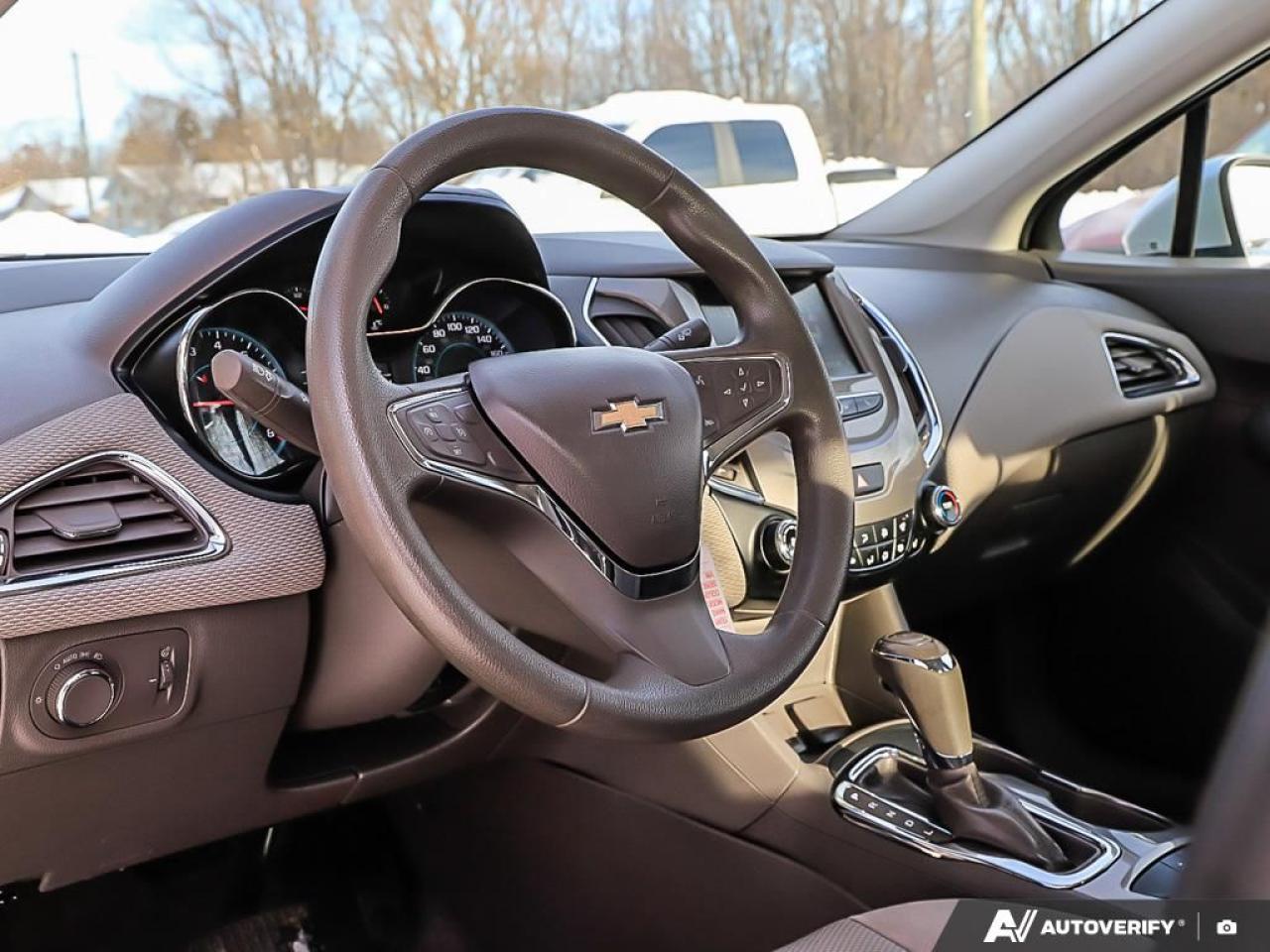 2018 Chevrolet Cruze LT, LOW KM'S, R/V CAM, H/SEATS, B.TOOTH Photo