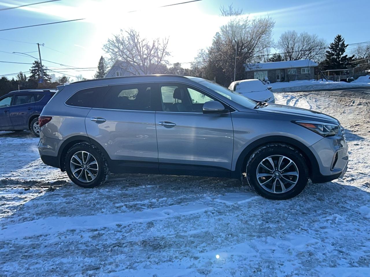 2017 Hyundai Santa Fe XL Luxury REBUILT TITLE Photo2