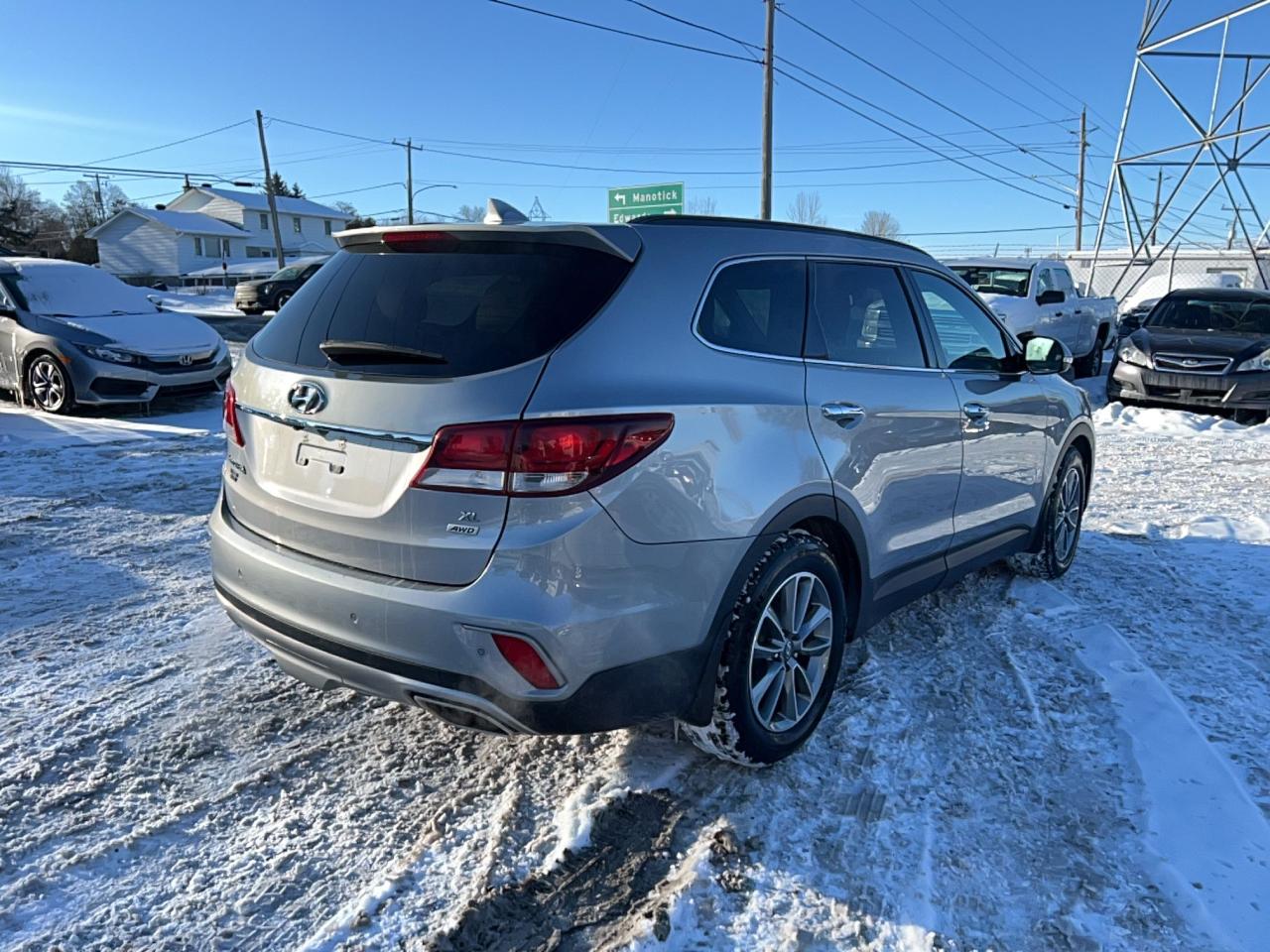 2017 Hyundai Santa Fe XL Luxury REBUILT TITLE Photo