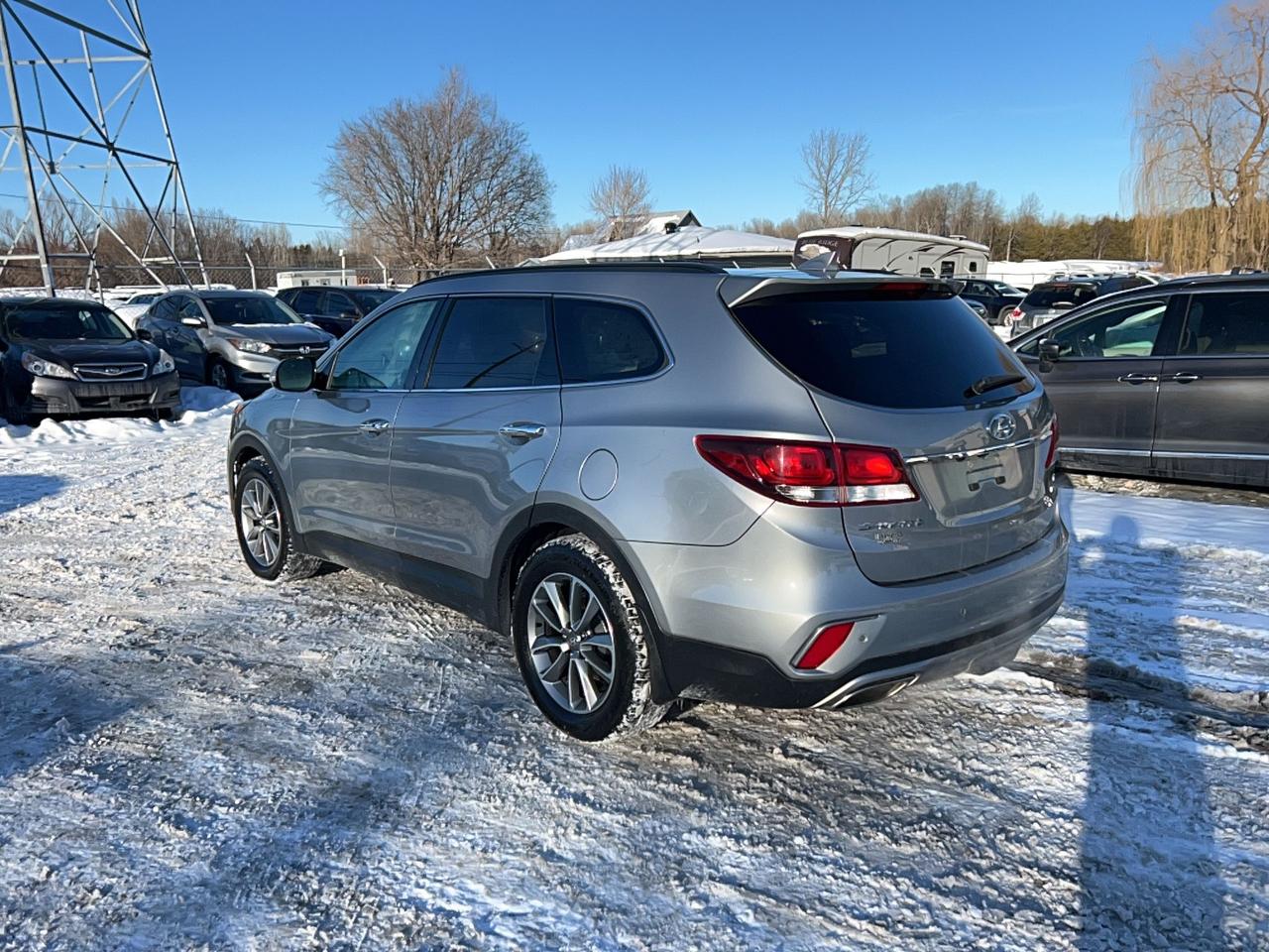 2017 Hyundai Santa Fe XL Luxury REBUILT TITLE Photo