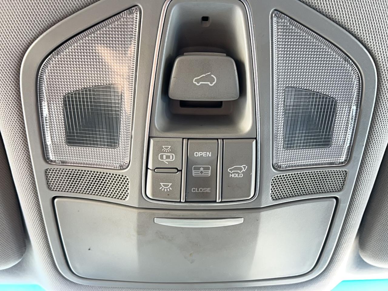 2017 Hyundai Santa Fe XL Luxury REBUILT TITLE Photo