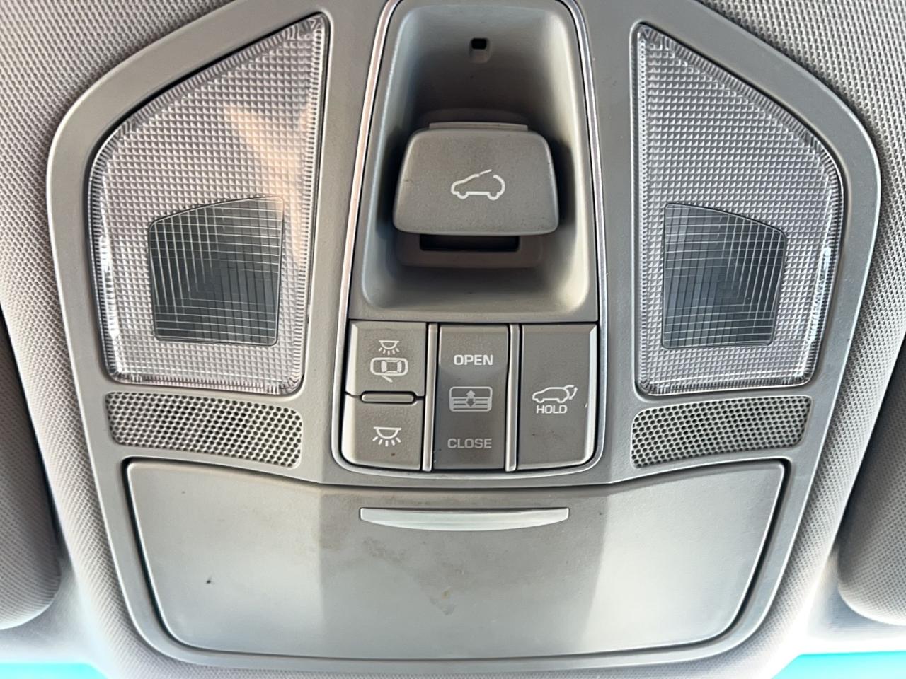 2017 Hyundai Santa Fe XL Luxury REBUILT TITLE Photo