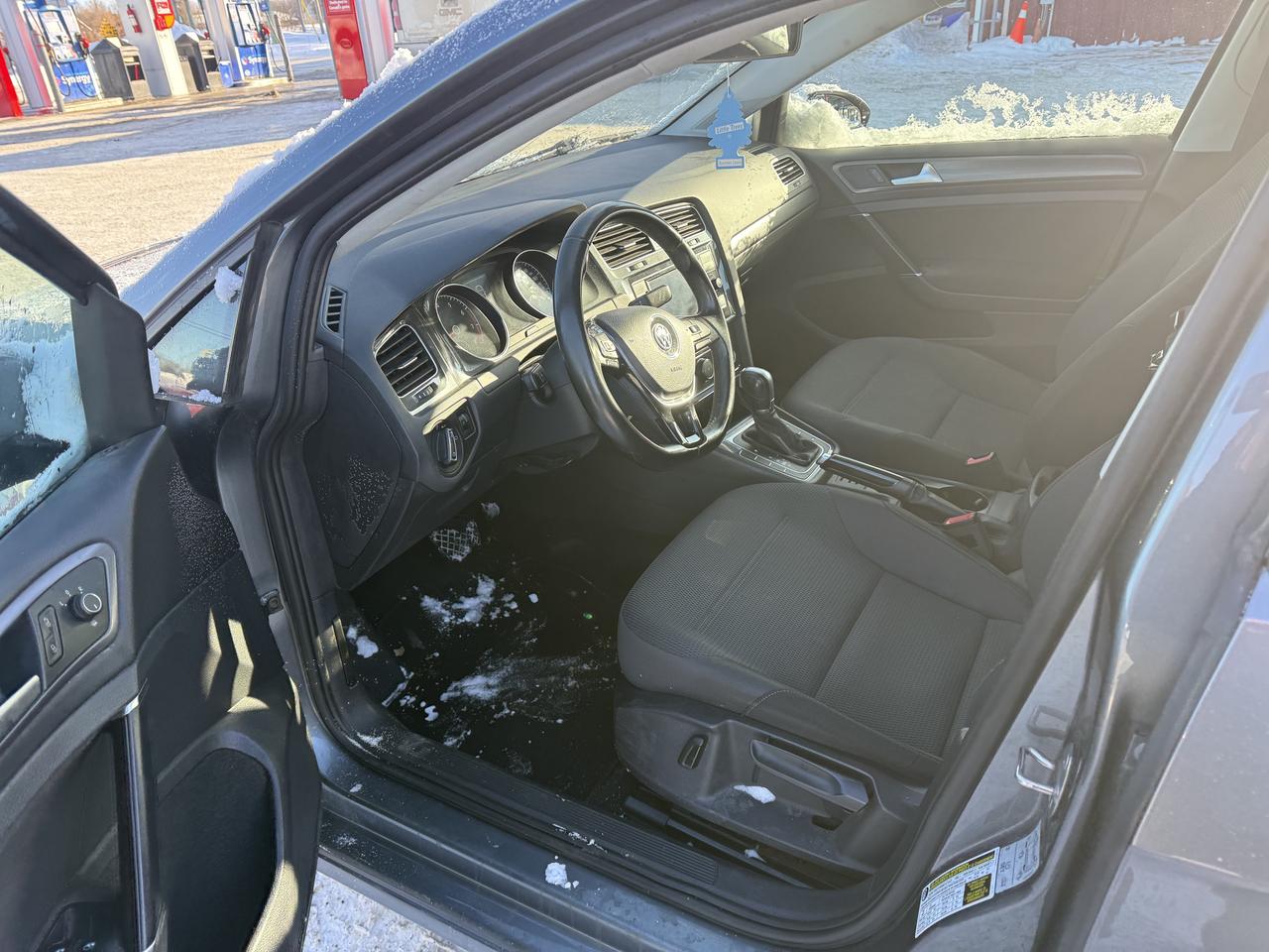 2018 Volkswagen Golf TRENDLINE Photo4