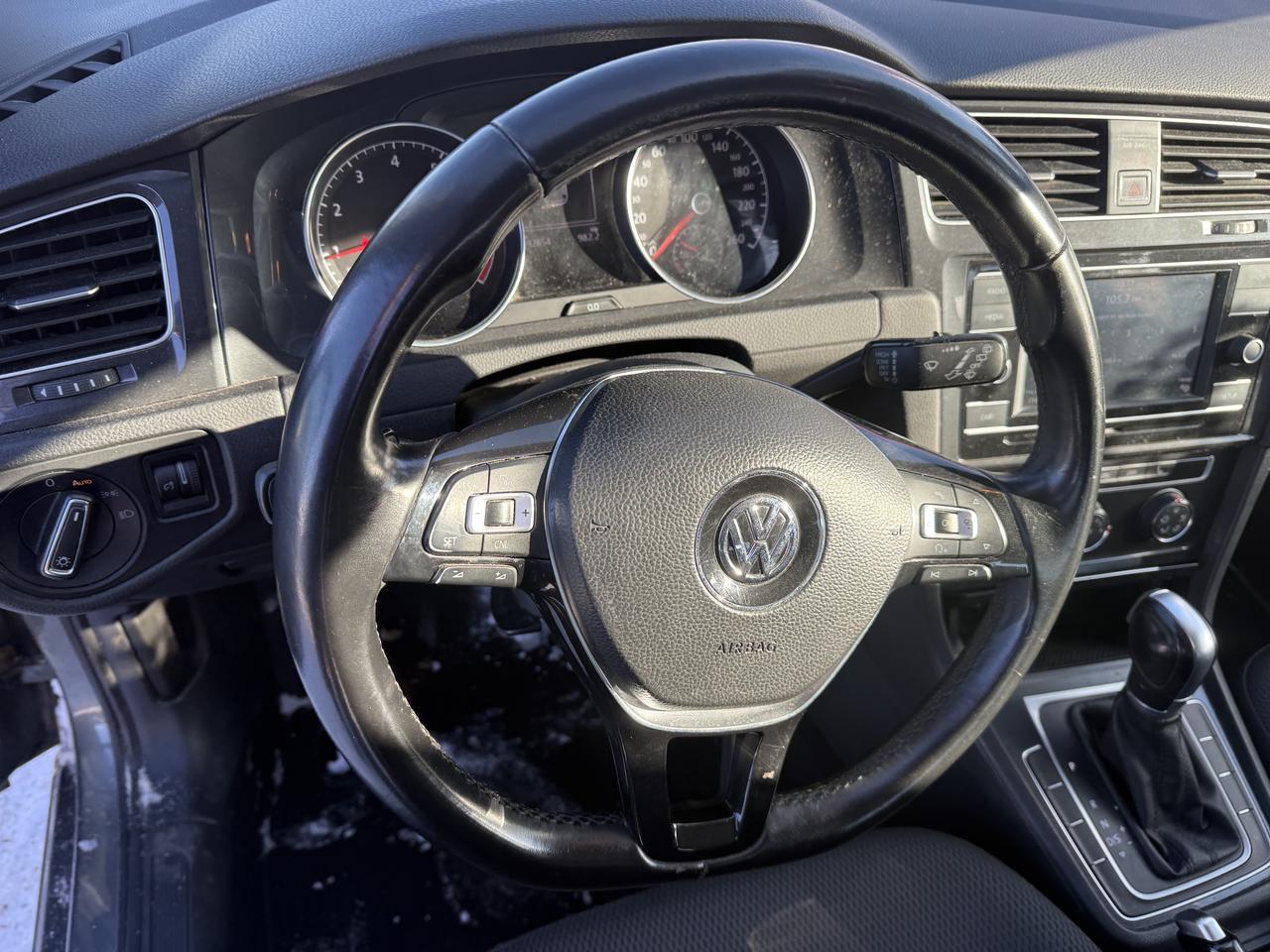 2018 Volkswagen Golf TRENDLINE Photo4