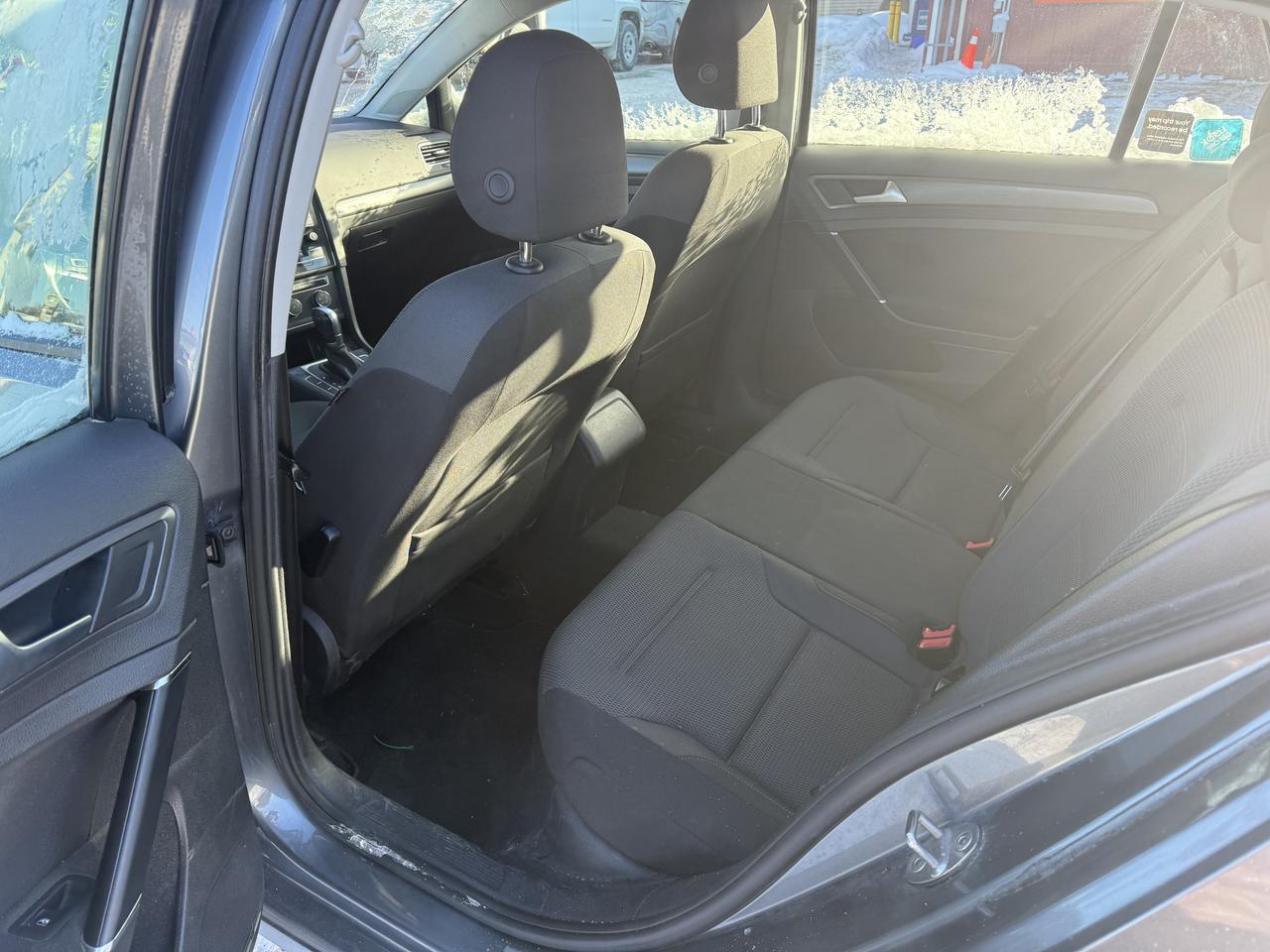 2018 Volkswagen Golf TRENDLINE Photo