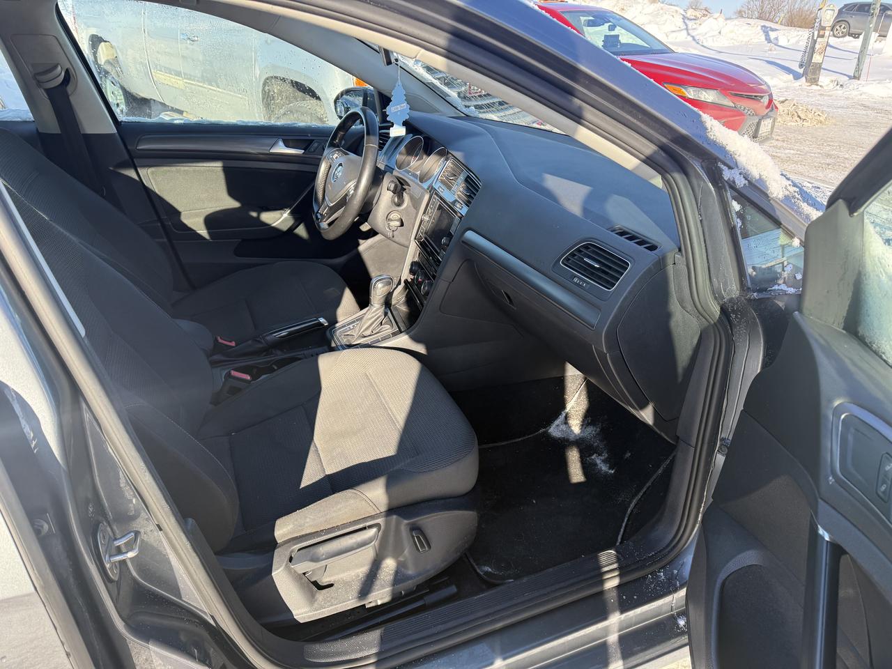 2018 Volkswagen Golf TRENDLINE Photo