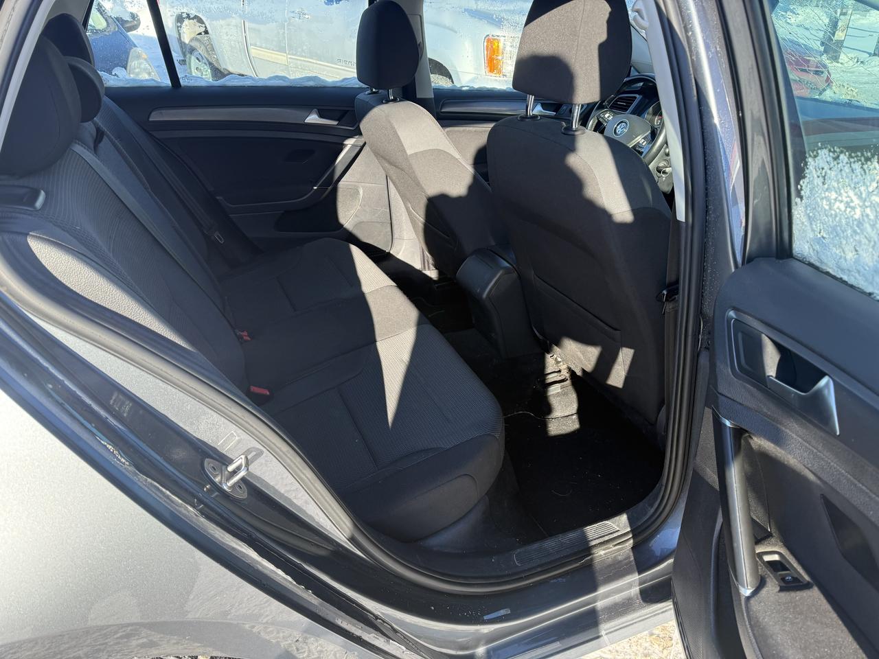 2018 Volkswagen Golf TRENDLINE Photo