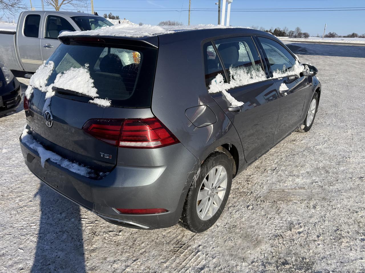 2018 Volkswagen Golf TRENDLINE Photo