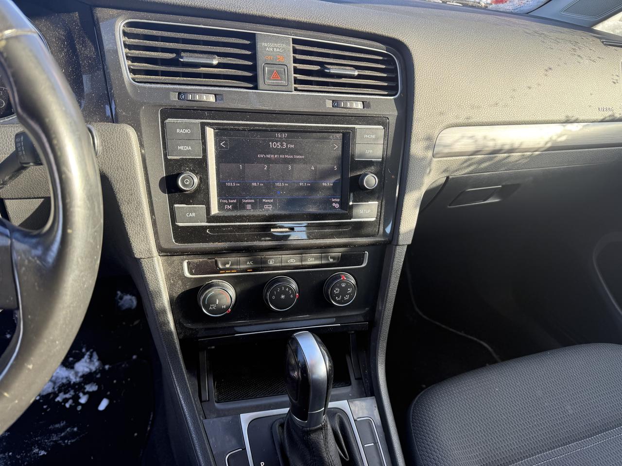 2018 Volkswagen Golf TRENDLINE Photo