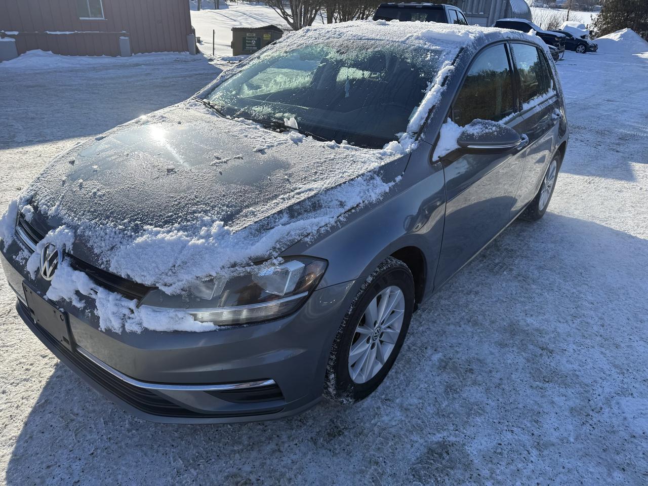 2018 Volkswagen Golf TRENDLINE Photo