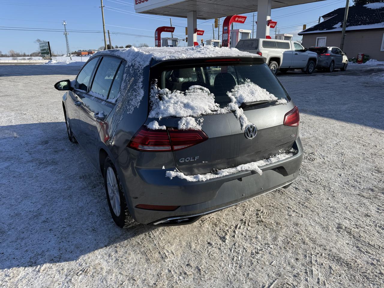 2018 Volkswagen Golf TRENDLINE Photo