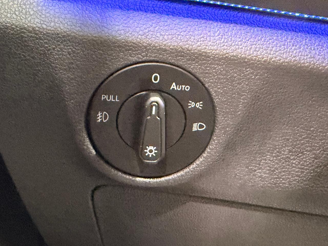 2020 Volkswagen Jetta Execline+Cooled Leather+Roof+CLEAN CARFAX Photo