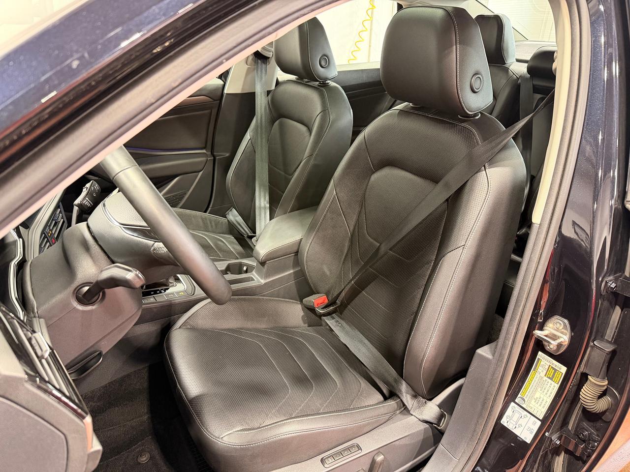 2020 Volkswagen Jetta Execline+Cooled Leather+Roof+CLEAN CARFAX Photo