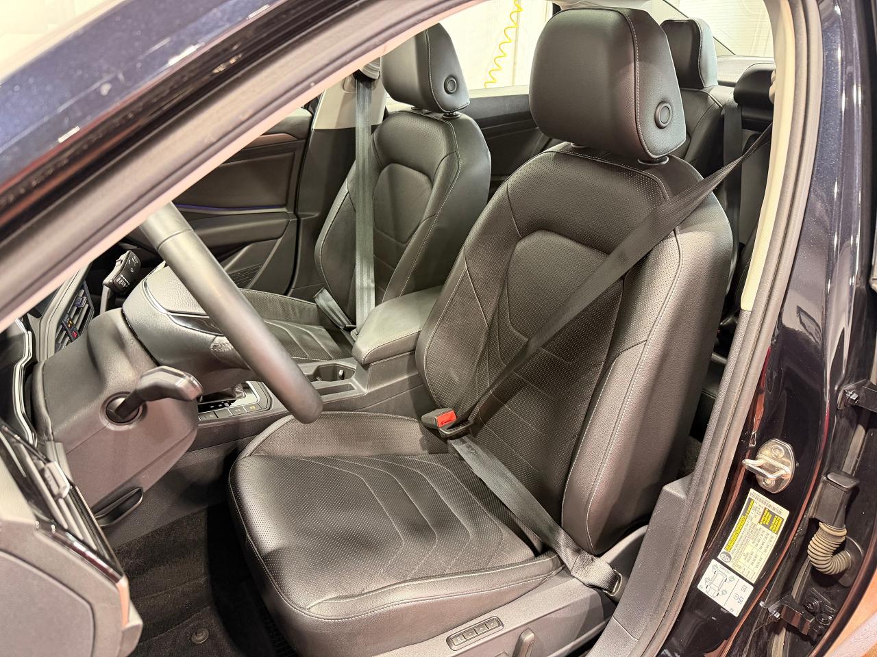 2020 Volkswagen Jetta Execline+Cooled Leather+Roof+CLEAN CARFAX Photo18