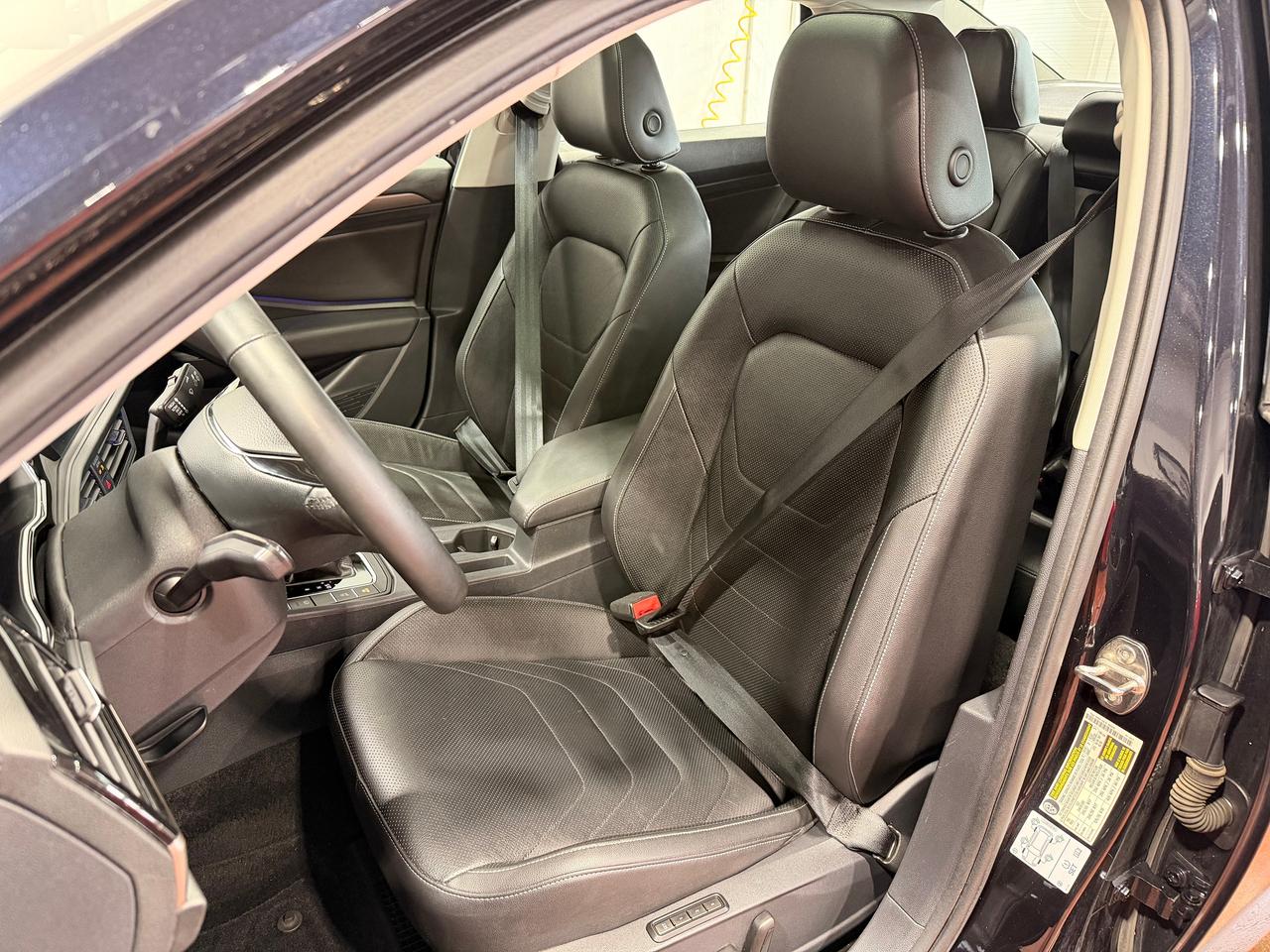 2020 Volkswagen Jetta Execline+Cooled Leather+Roof+CLEAN CARFAX Photo