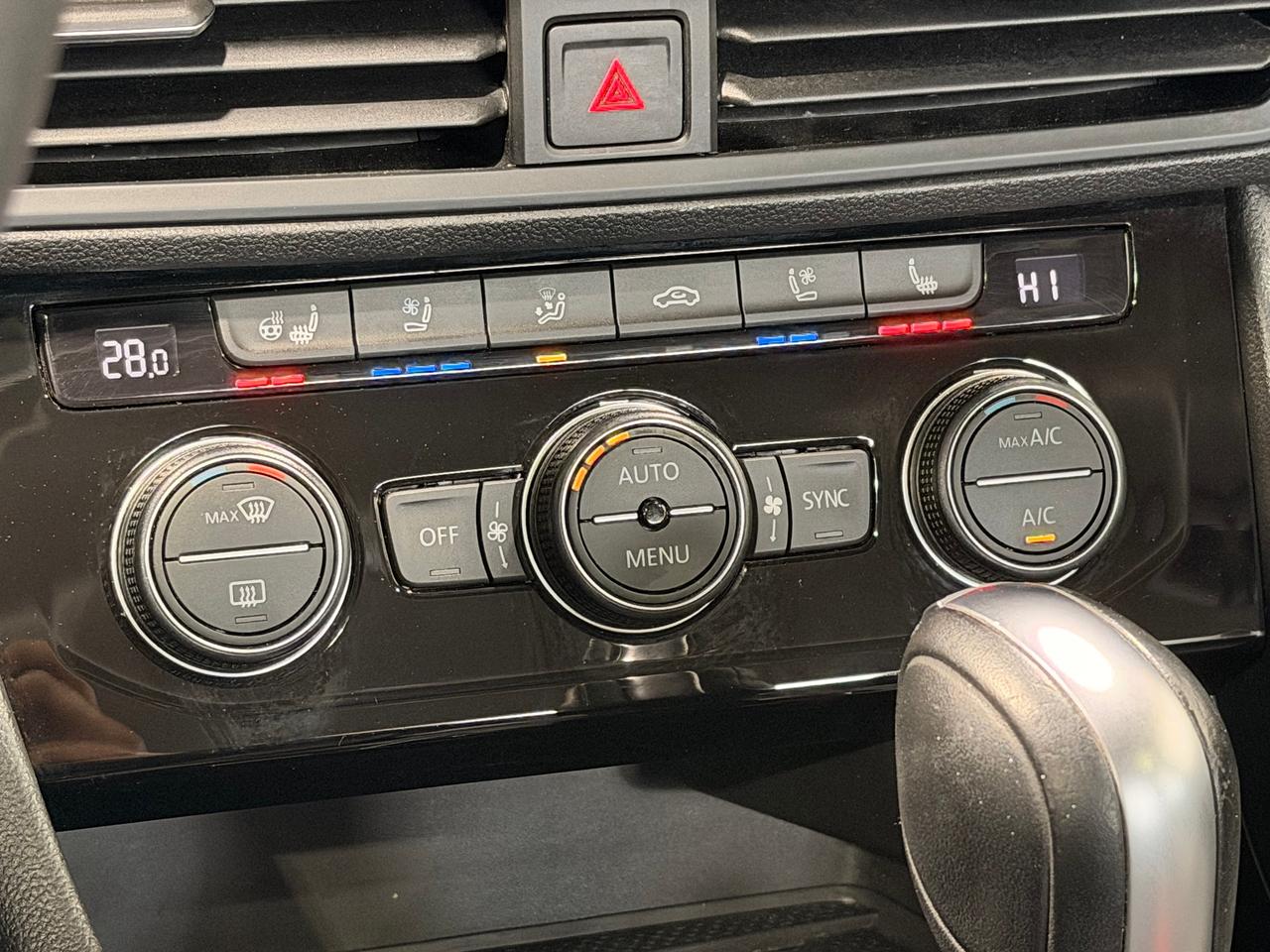 2020 Volkswagen Jetta Execline+Cooled Leather+Roof+CLEAN CARFAX Photo