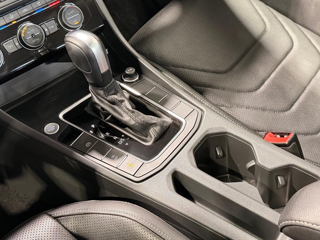 2020 Volkswagen Jetta Execline+Cooled Leather+Roof+CLEAN CARFAX Photo