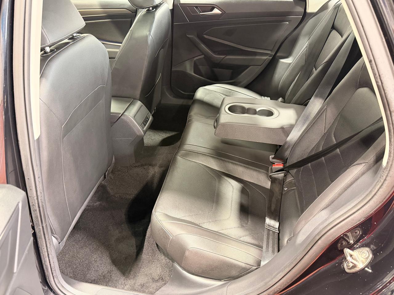 2020 Volkswagen Jetta Execline+Cooled Leather+Roof+CLEAN CARFAX Photo24