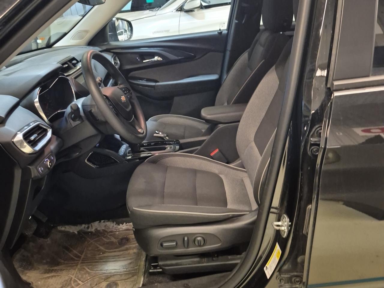 2023 Chevrolet TrailBlazer LT Photo4