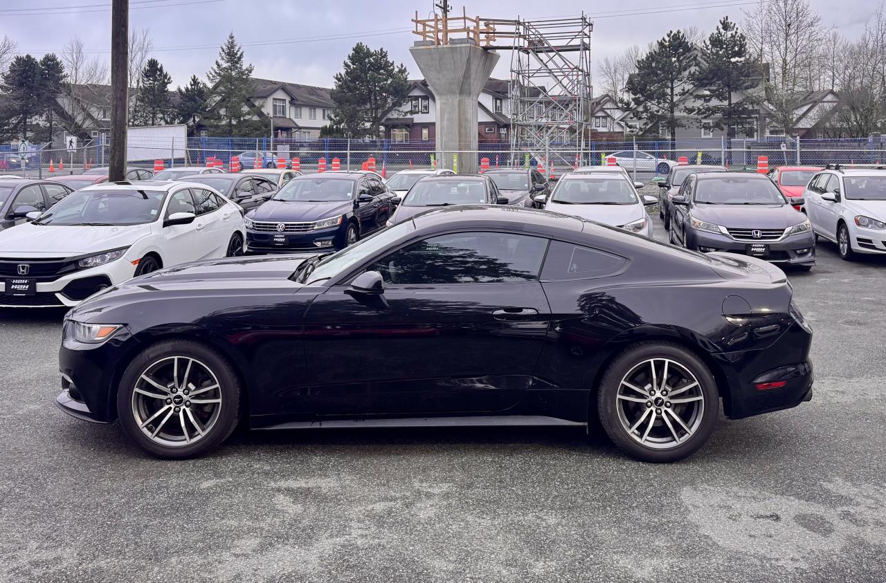 2017 Ford Mustang FINANCING AVAILABLE Photo8