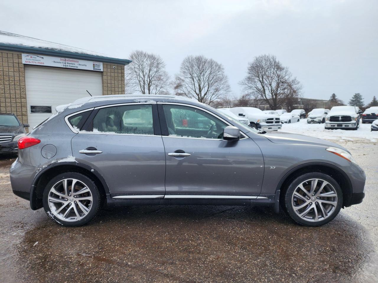 2016 Infiniti QX50 PREMIUM l Full Service Records l AWD l Heated Seat