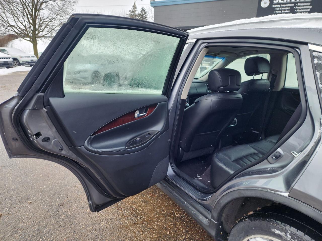 2016 Infiniti QX50 PREMIUM l Full Service Records l AWD l Heated Seat