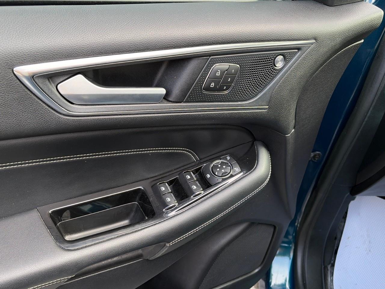 2020 Ford Edge Titanium AWD Photo