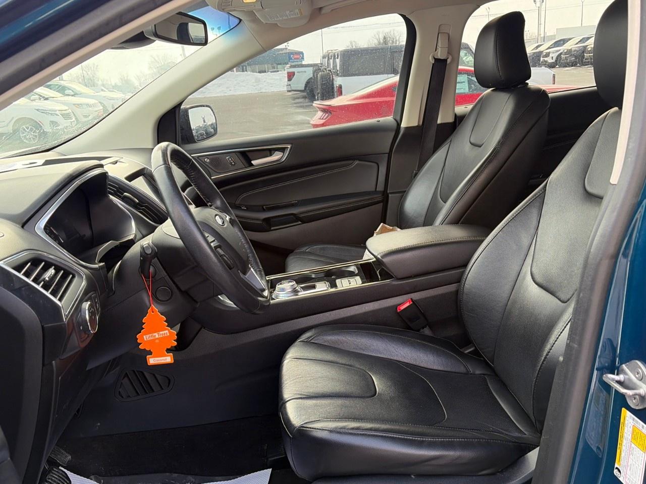 2020 Ford Edge Titanium AWD Photo