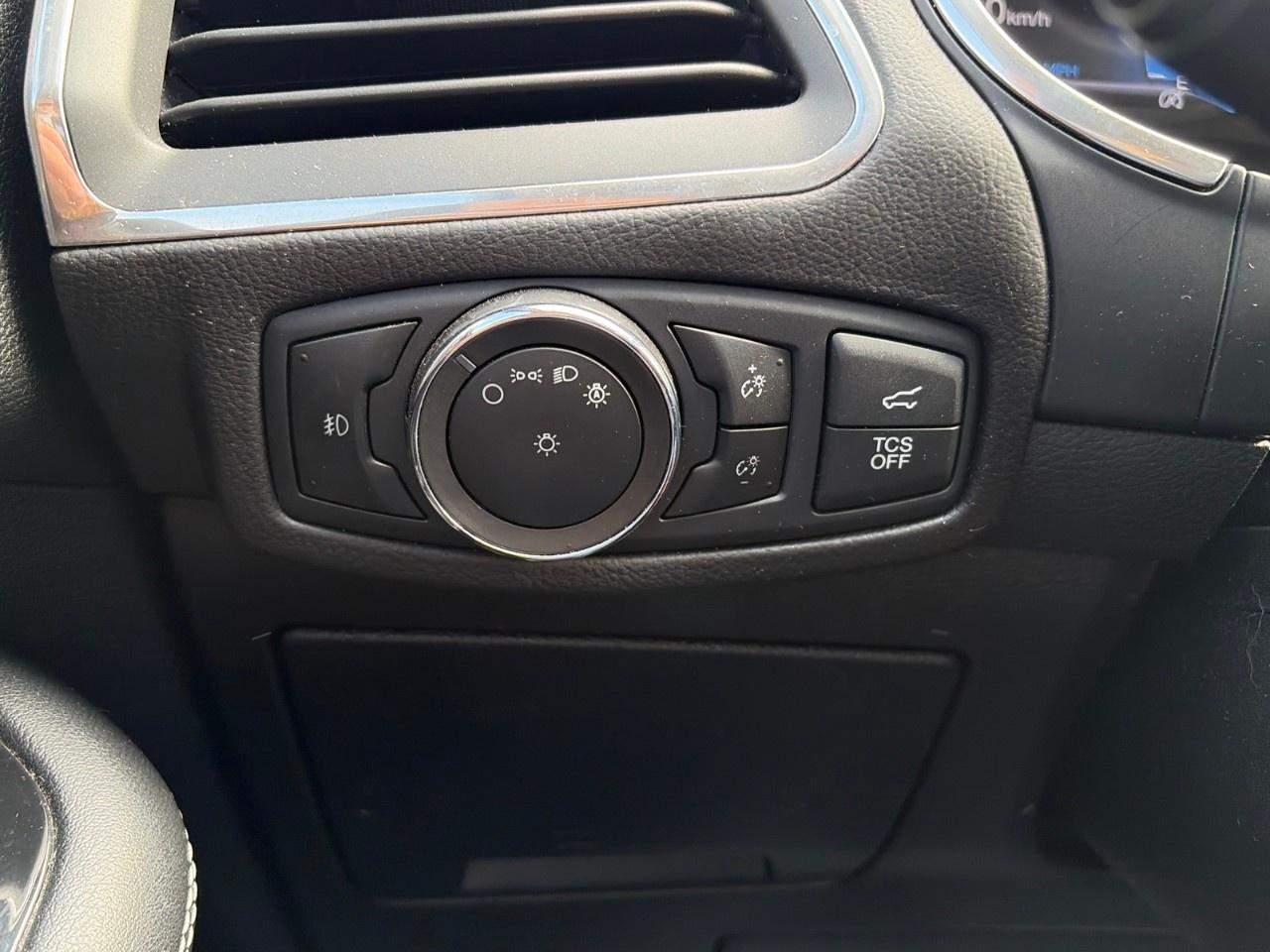 2020 Ford Edge Titanium AWD Photo