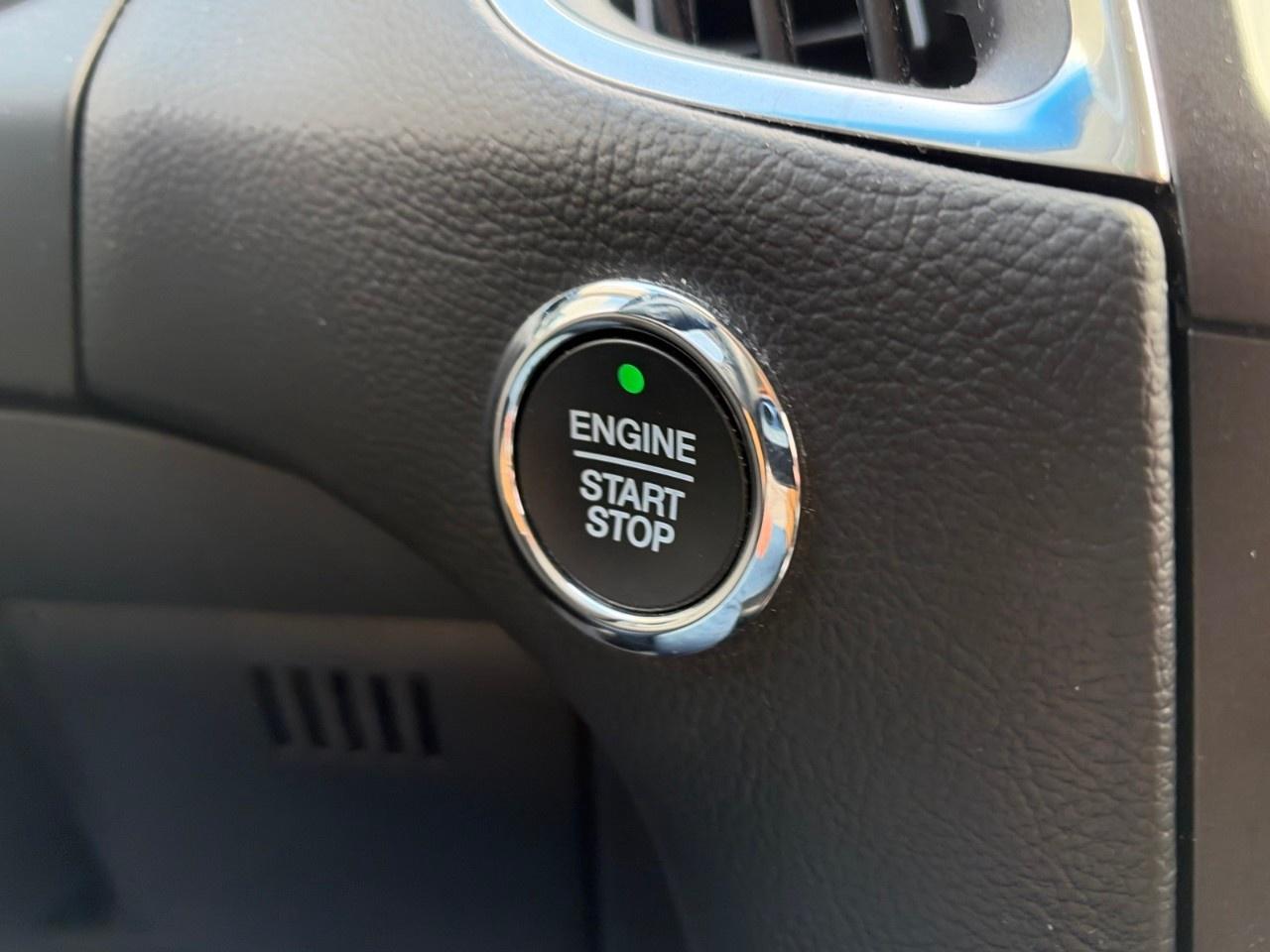 2020 Ford Edge Titanium AWD Photo