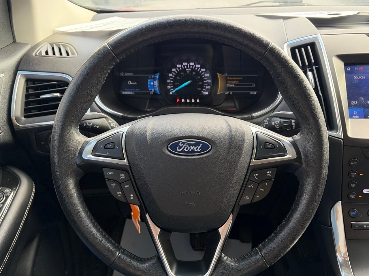 2020 Ford Edge Titanium AWD Photo