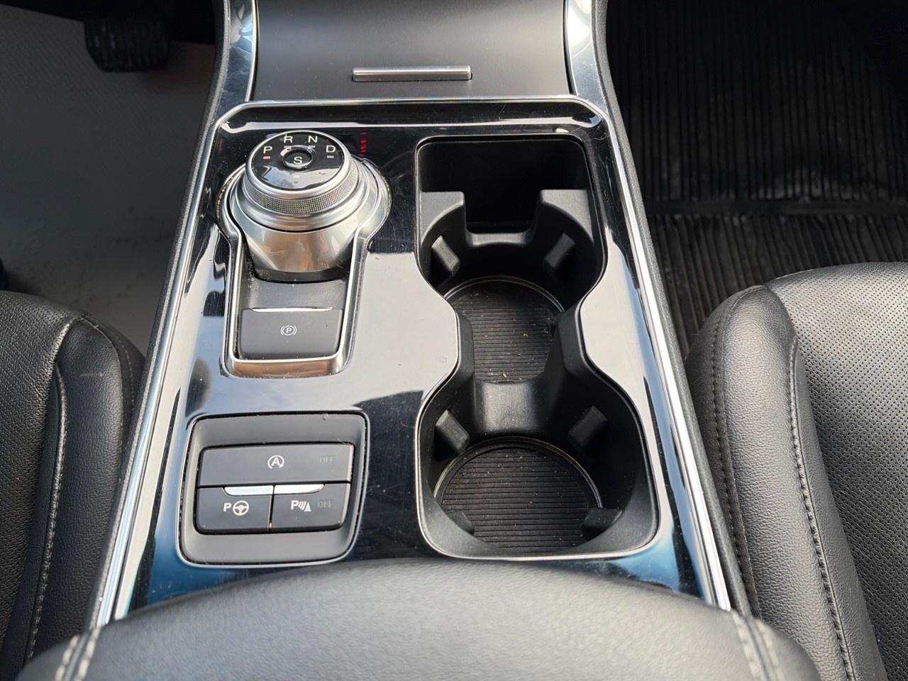 2020 Ford Edge Titanium AWD Photo