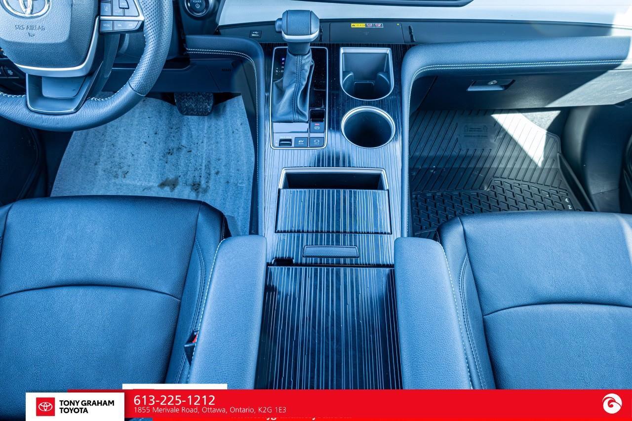 2025 Toyota Sienna XSE 7-Passenger Photo