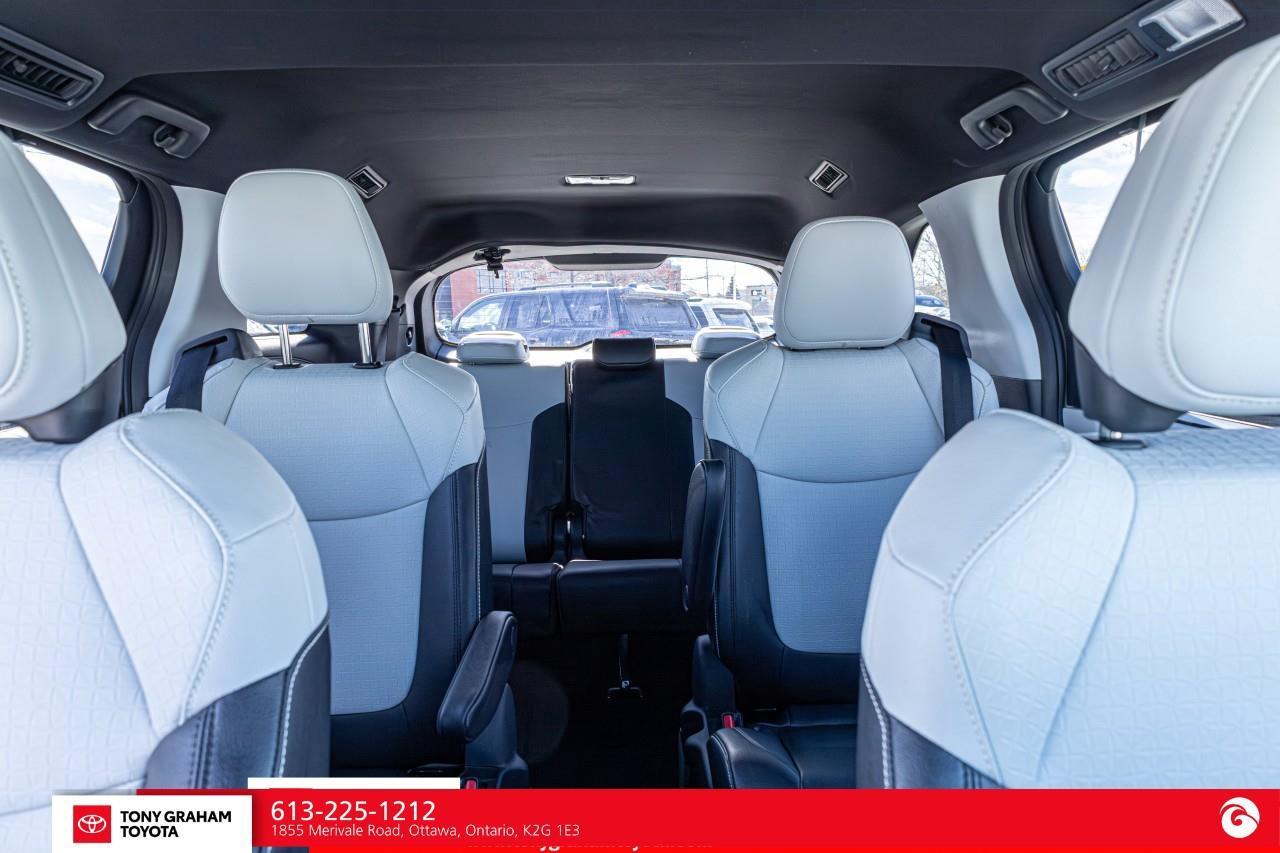 2025 Toyota Sienna XSE 7-Passenger Photo