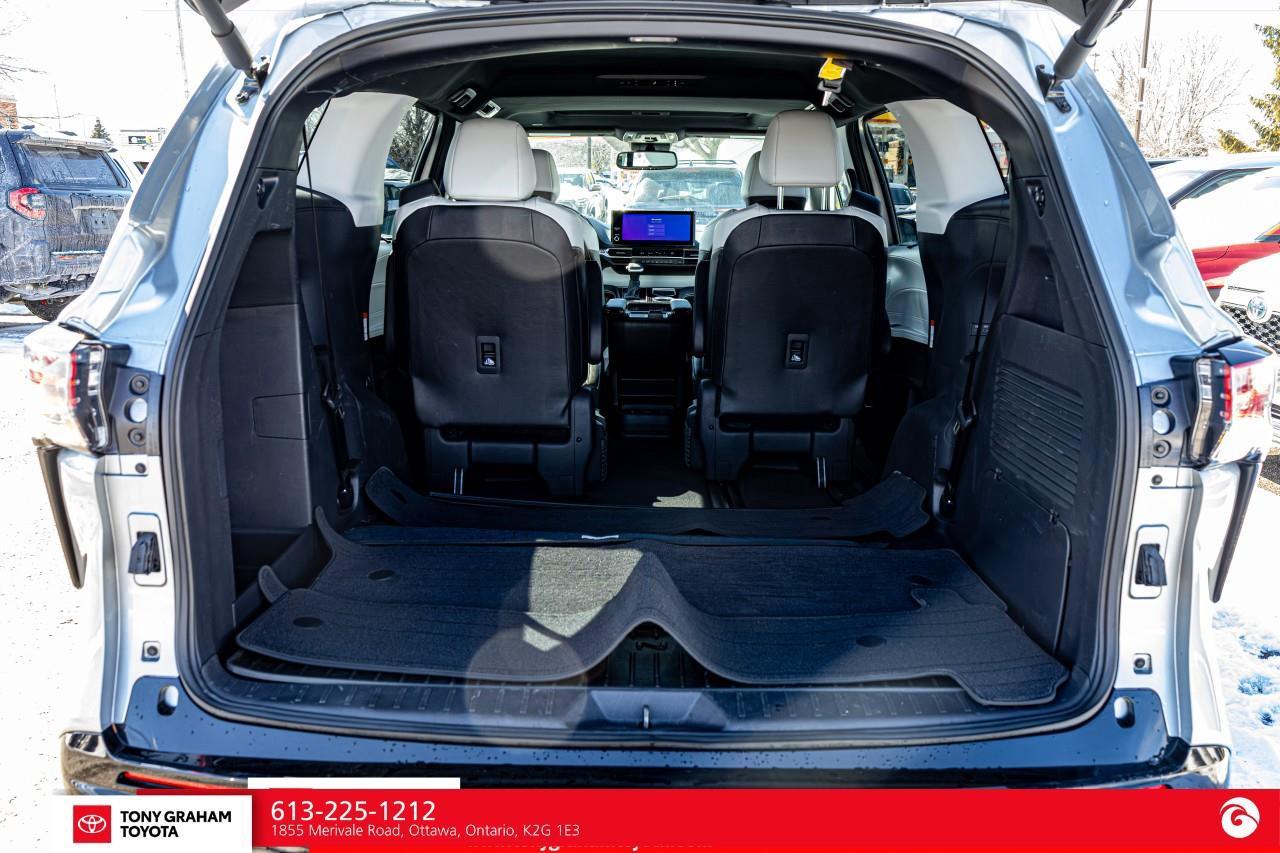 2025 Toyota Sienna XSE 7-Passenger Photo