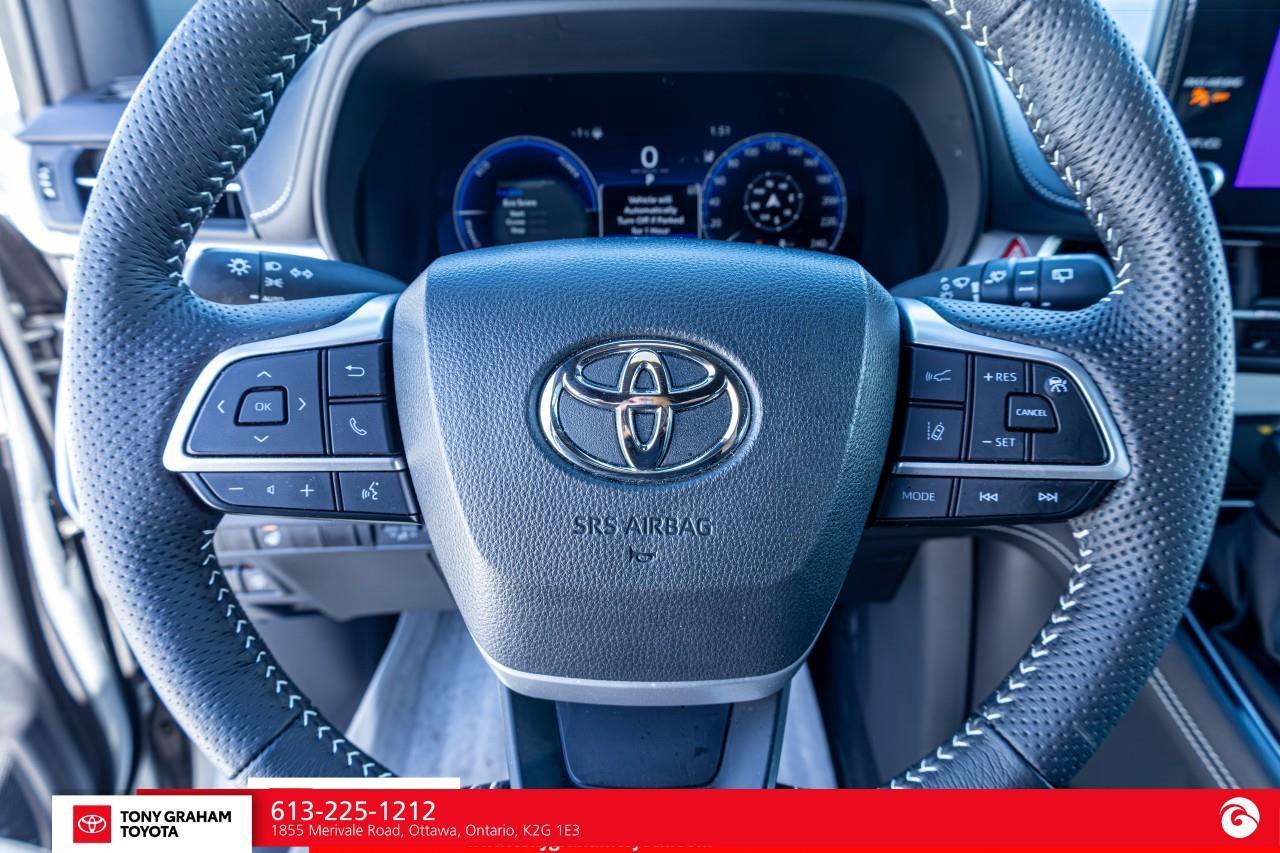 2025 Toyota Sienna XSE 7-Passenger Photo