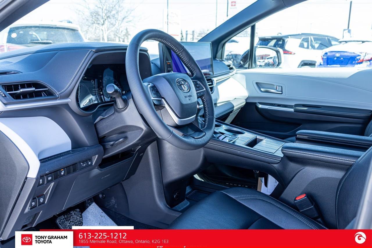 2025 Toyota Sienna XSE 7-Passenger Photo