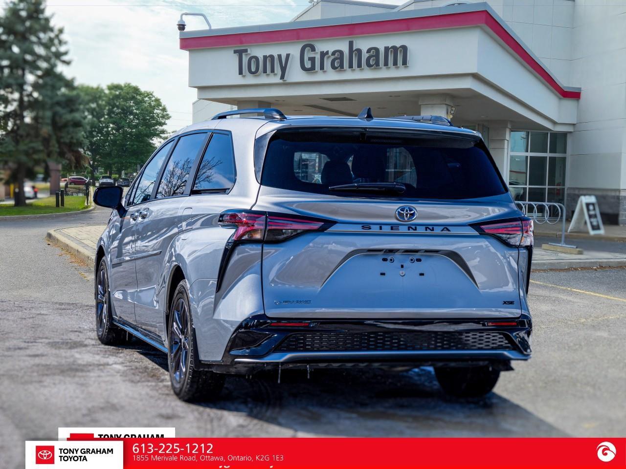 2025 Toyota Sienna XSE 7-Passenger Photo3