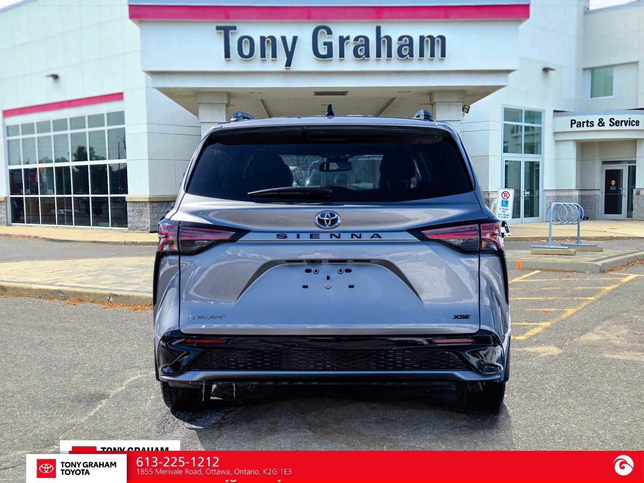 2025 Toyota Sienna XSE 7-Passenger Photo4