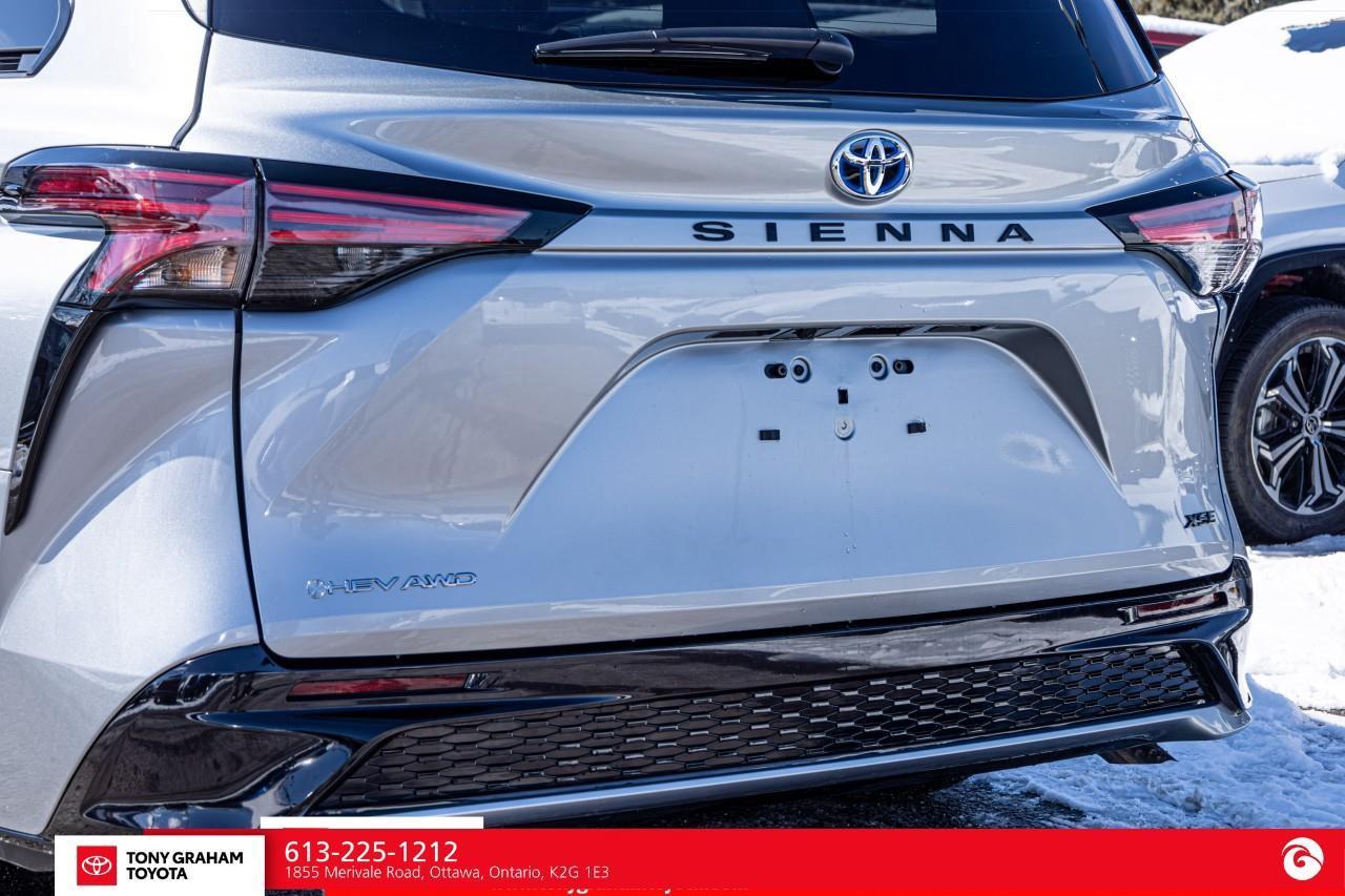 2025 Toyota Sienna XSE 7-Passenger Photo