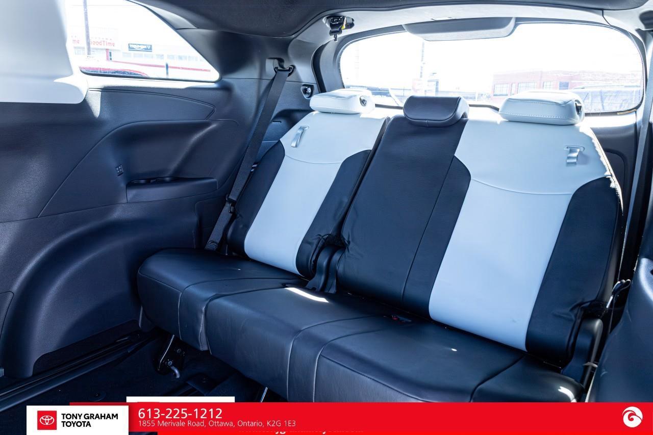 2025 Toyota Sienna XSE 7-Passenger Photo