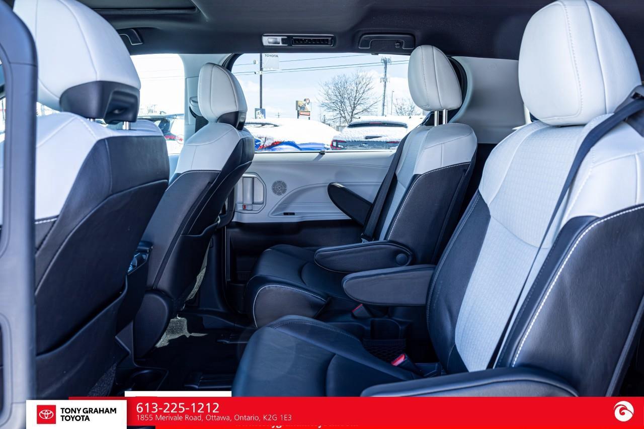 2025 Toyota Sienna XSE 7-Passenger Photo