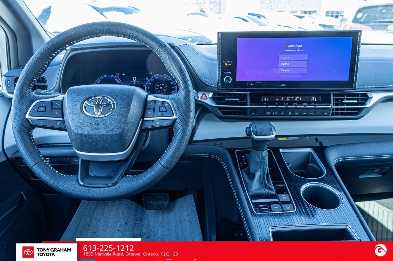 2025 Toyota Sienna XSE 7-Passenger Photo