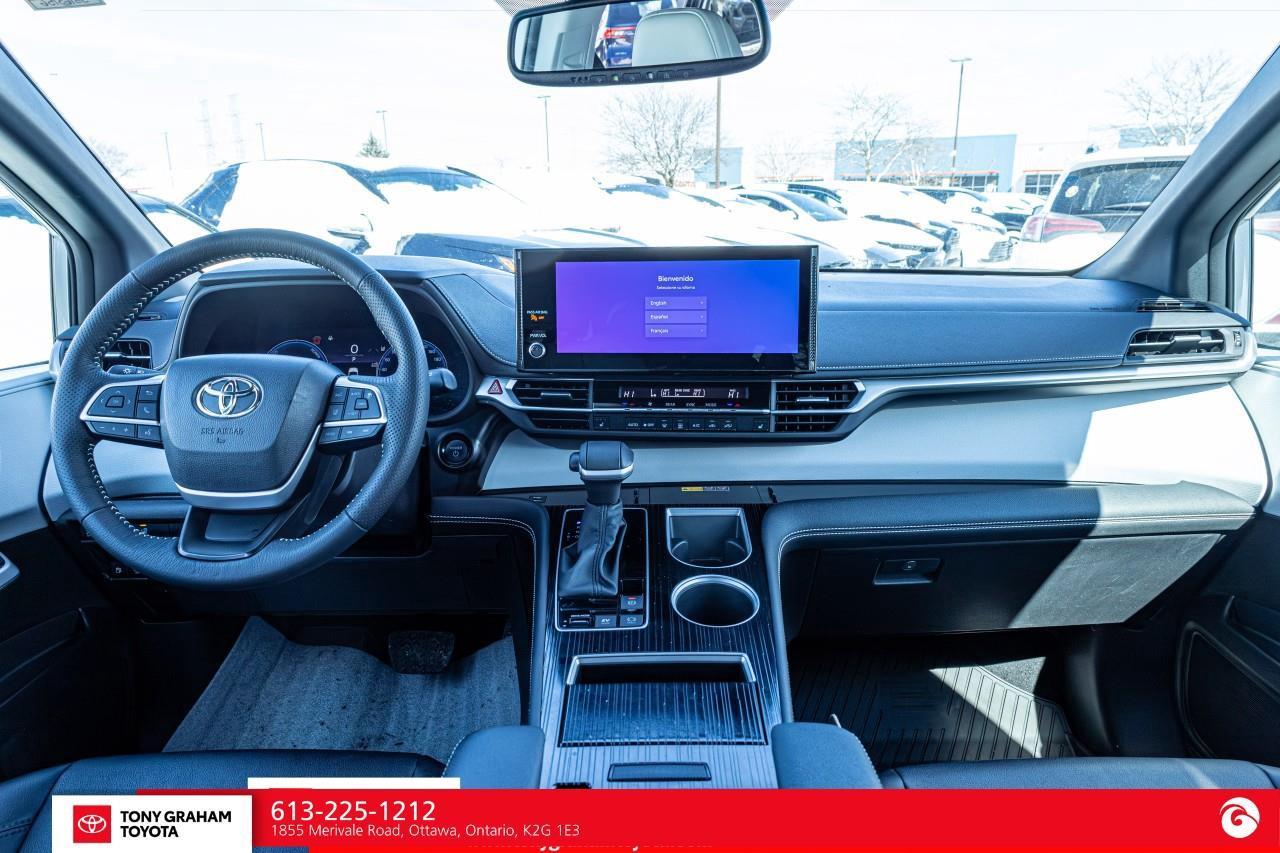 2025 Toyota Sienna XSE 7-Passenger Photo