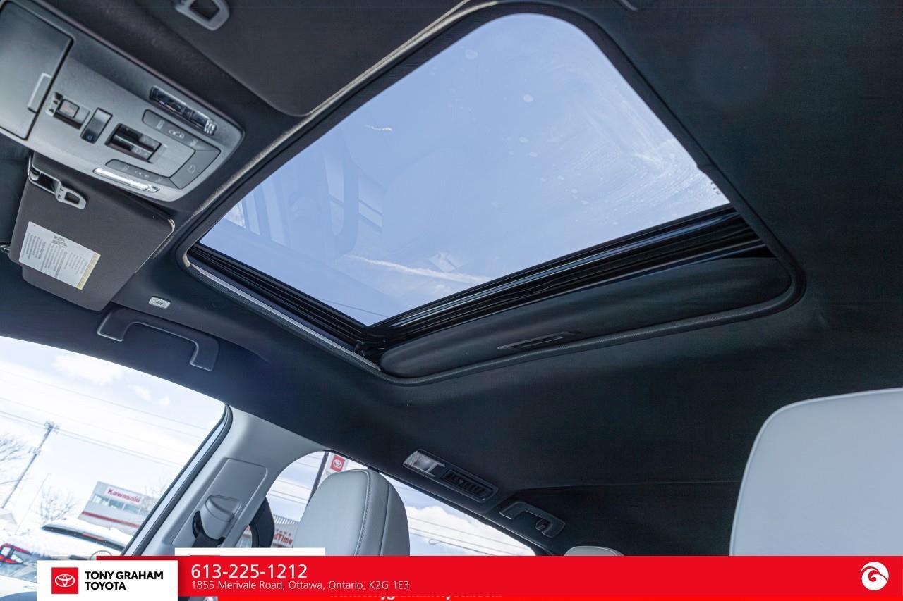 2025 Toyota Sienna XSE 7-Passenger Photo