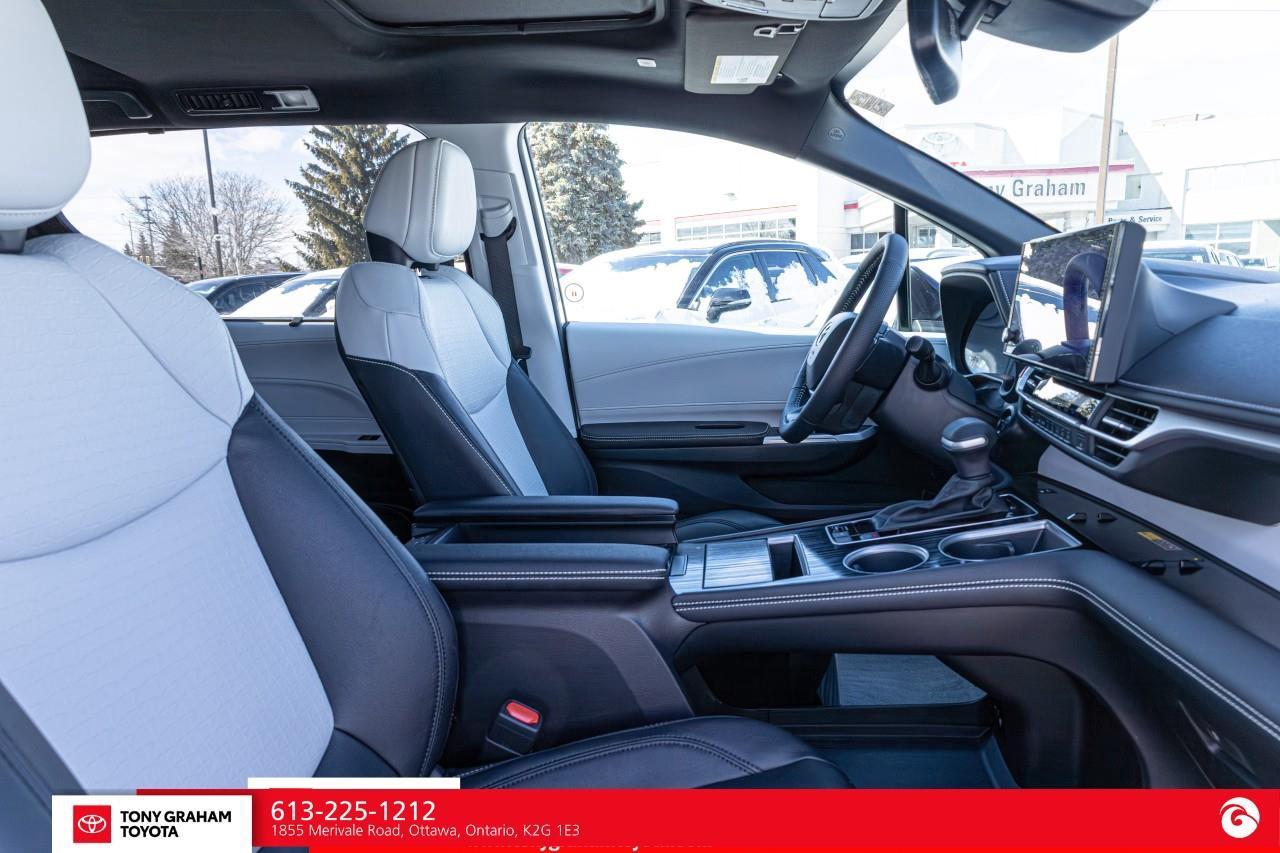 2025 Toyota Sienna XSE 7-Passenger Photo