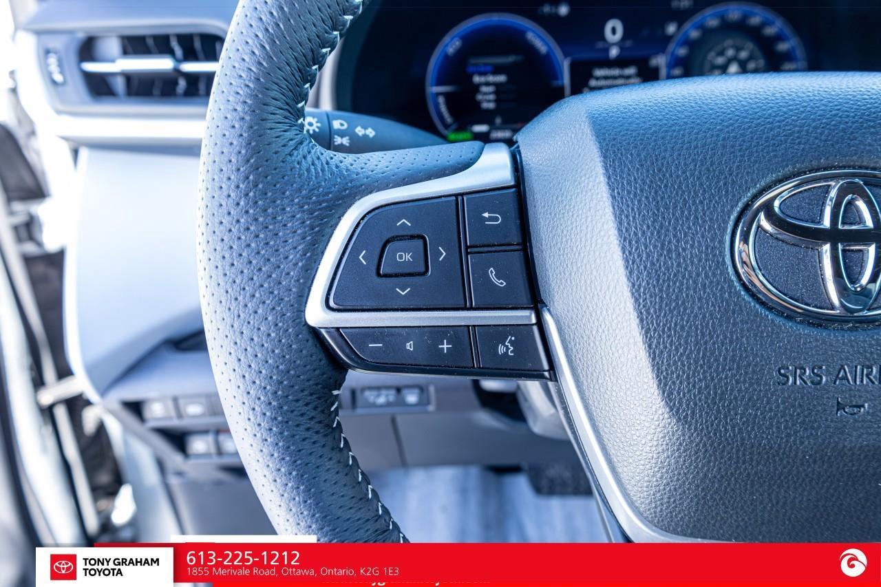 2025 Toyota Sienna XSE 7-Passenger Photo