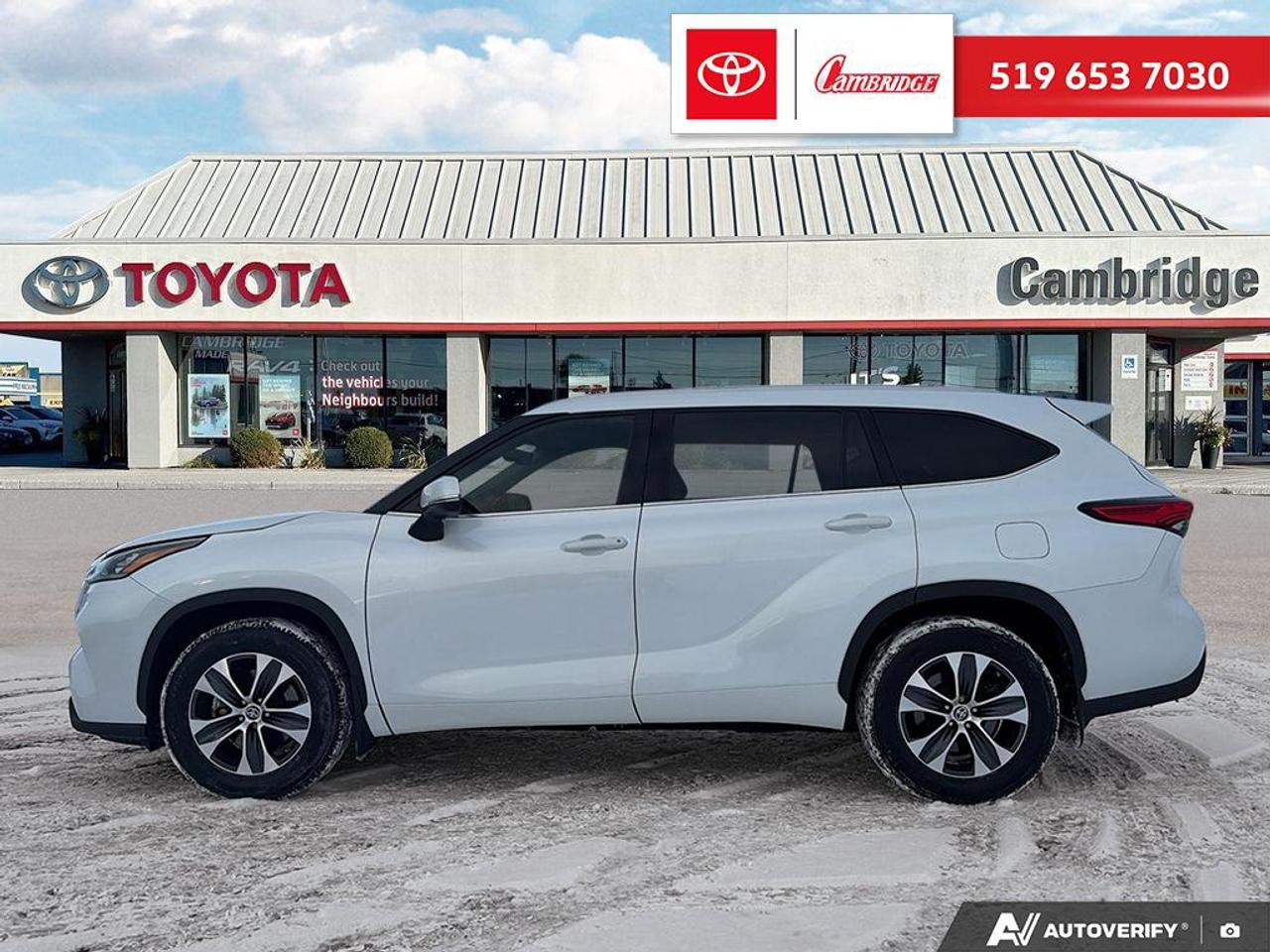2022 Toyota Highlander XLE Photo2