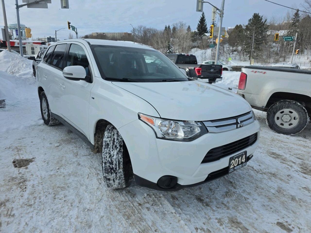 2014 Mitsubishi Outlander SE  AWC Photo