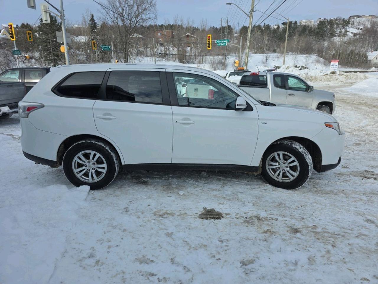 2014 Mitsubishi Outlander SE  AWC Photo